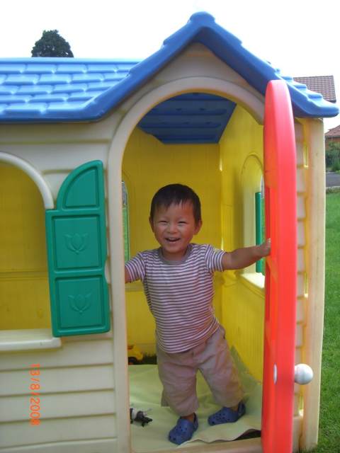 The little play house in the garden - August 2008